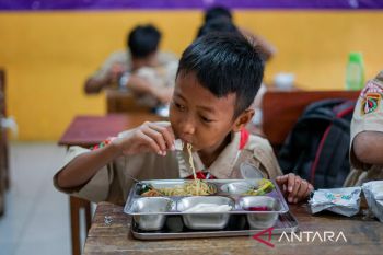 Realisasi anggaran program Makan Bergizi Gratis tembus Rp41,3 triliun per November 2025