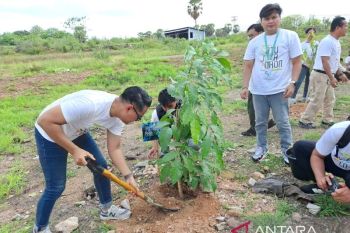 Angkasa Pura Indonesia menanam 400 anakan pohon di Kupang