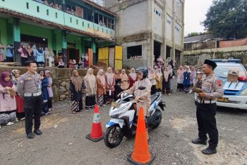Polres Purbalingga gelar program  edukasi santri tentang tertib berlalu lintas