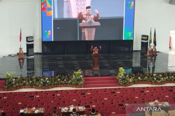 Mu'ti calls for cross-ministry coordination on high school phone ban