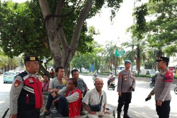 Polisi razia debt collector yang kerap resahkan warga