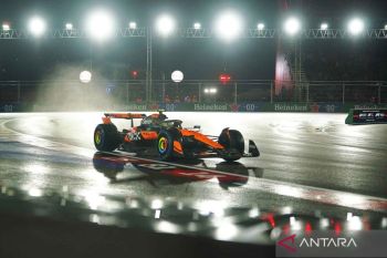Pembalap McLaren Lando Norris rebut pole position pada sesi kualifikasi F1 Las Vegas