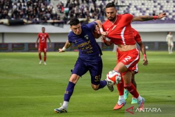 Carlos Pena cari formula terbaik untuk Persita Tangerang