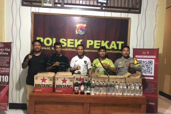 Polisi di Dompu sita ratusan botol miras dari pelajar dan ibu rumah tangga