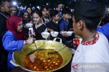 Masak besar seribu porsi laksa di Tangerang