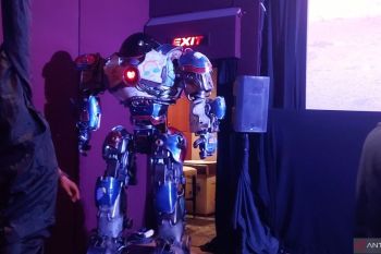 Queen Maxima meets Solo batik maker to discuss financial inclusion