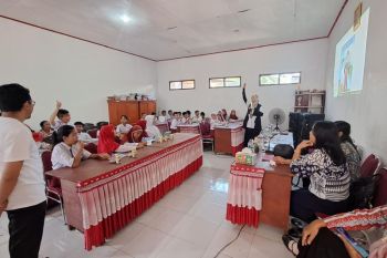 Program kamus masuk sekolah perkuat literasi bahasa daerah