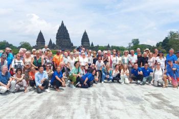 Kemenpar dampingi wisatawan Prancis dalam tur "Around the World"