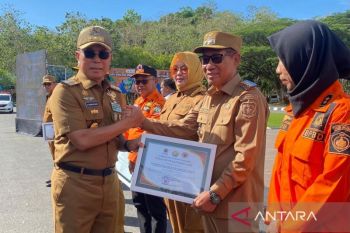 Gubernur Sultra beri penghargaan ke daerah pembentuk desa tangguh bencana