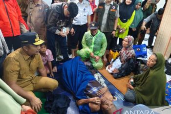 Dinsos Sumbar salurkan bantuan Rp124 juta kepada penyintas banjir