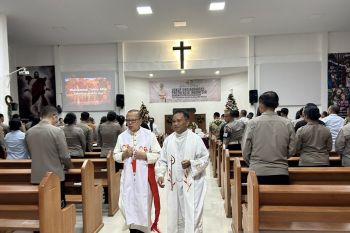 Kardinal Suharyo beri pembekalan rohani untuk TNI/Polri di Kepri