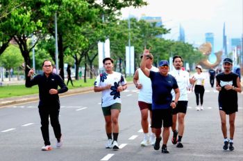 Hasto Kristiyanto kagum banyak warga Makassar rajin berolahraga
