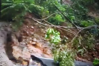 Akses transportasi Talamau Pasaman Barat terputus akibat longsor