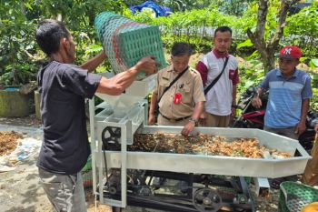 Kementan hadirkan mesin perontok kapulaga untuk petani di Purbalingga