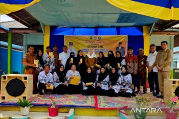 Bupati Cen beri motivasi para guru di pulau penyangga