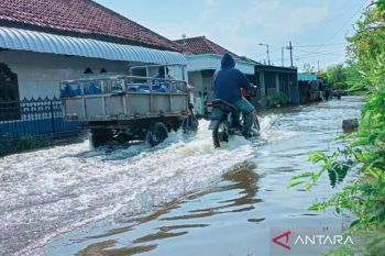 BPBD siagakan pompa air tanggulangi banjir di Tanggulangin Sidoarjo