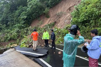 Cepat tanggap, Polres Pasaman Barat pantau dan turunkan personel ke lokasi longsor Rimbo Kejahatan Kajai