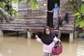 Pemkab Pasaman Barat berikan pelayanan kesehatan kepada warga terdampak banjir