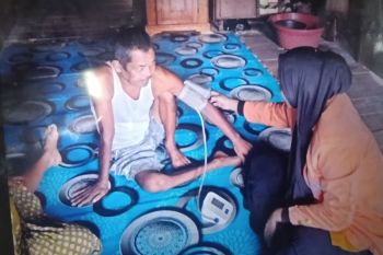 Dinkes cek kesehatan korban banjir Pasaman Barat, tensi hingga gatal