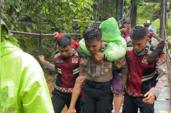 Polresta Padang kerahkan personel bantu evakuasi warga terdampak banjir