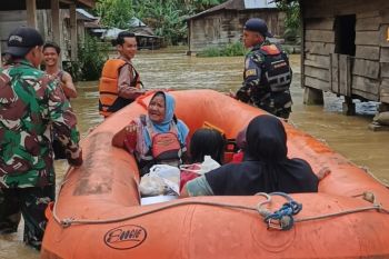 Terjebak banjir, Tim gabungan SAR Pasaman evakuasi 40 orang warga Rantau Panjang Sasak (Video)