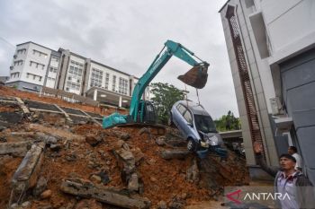 Ministry begins recovery for 60 universities hit by Sumatra disasters