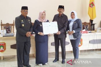 Pemkab dan DPRD Kotawaringin Barat sepakati tiga raperda