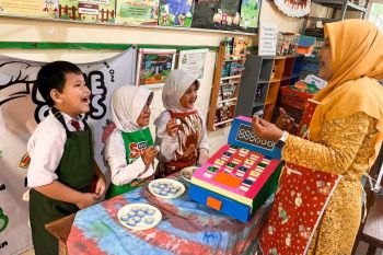 Menggali konsep operasi hitung melalui role playing kontekstual berbasis alur gembira