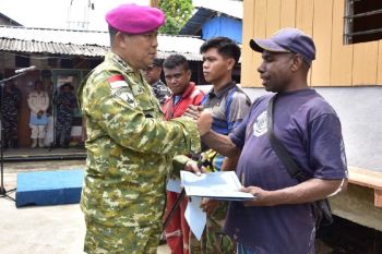 Kodaeral X bedah rumah di kampung nelayan Hamadi menjelang Hari Armada 5 Desember