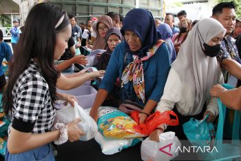 Gerakan operasi pasar sembako gratis di Kalimantan Tengah