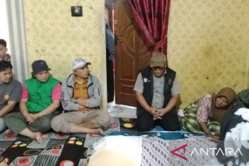 Bupati Pasaman Barat kunjungi keluarga korban tertimbun longsor