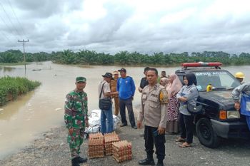 Polres Pasaman Barat salurkan bantuan kepada warga terdampak banjir