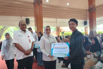 Pemkot Mojokerto salurkan bantuan usaha kepada 92 KUBE