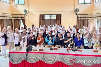 Dokter Muda FK UNRI Edukasi Remaja Putri MTS Darul Islam Siak Cegah Stunting