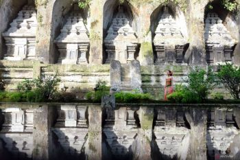 Program mengenali peninggalan kebudayaan dan sejarah Bali