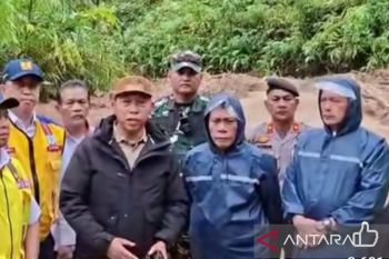 Bupati Jonius : Puluhan titik longsor dan jalan rubuh tutup akses Taput-Tapteng