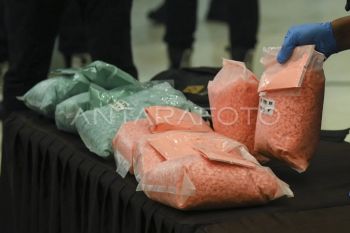 Foto: Rilis penemuan ekstasi di Tol Lampung