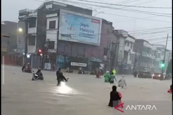 Hujan & sungai meluap picu banjir pada sejumlah wilayah di Kota Medan
