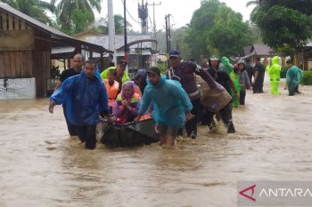 Pemkot Pariaman evakuasi warga terdampak banjir