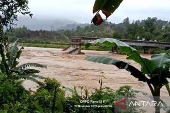 Seorang ibu hilang akibat Jembatan ambruk di Lubuk Alung Padang Pariaman