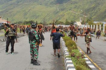 Kodim 1714/Puncak Jaya membantu tangani pertikaian antar warga di Pegeleme