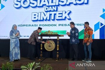 Menkop: Koperasi pondok pesantren bisa menjadi motor rantai pasok