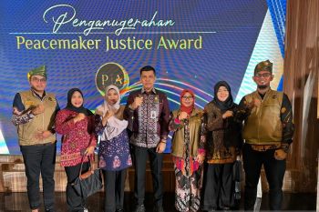 Kemenkum Riau Hadiri Penganugerahan Peacemaker Justice Awards 2025