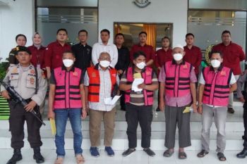 Kejari Siak tahan 5 tersangka dugaan korupsi pemberian kredit rugikan negara Rp9,9 miliar