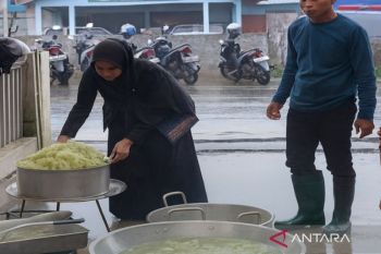 Penuhi kebutuhan pengungsi, Pemkot Padang Panjang dirikan dapur darurat