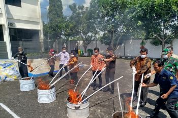 Kejari Ponorogo musnahkan 74 ribu barang bukti tindak pidana