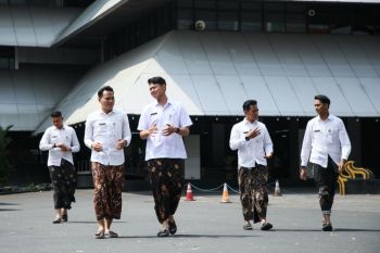 Pemprov Jateng: Kebijakan sarung batik dongkrak UMKM