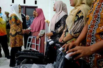 Pemkab Natuna beri alat bantu mobilitas ke warga di pulau terluar