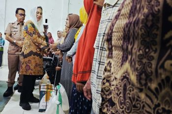 Pemkab Natuna salurkan bantuan beras untuk 119 keluarga di pulau terluar