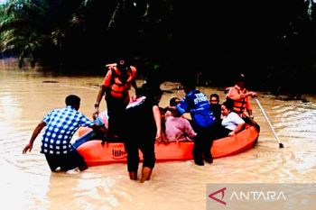 BPBD Nagan Raya evakuasi puluhan warga terjebak banjir